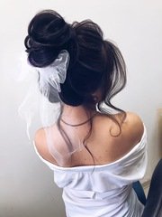 Высокие / Собранные, Локоны / Локоны на один бок, Пучок, С аксессуарами / Цветами / Фатой от Свадебный стилист и визажист Ольга Фирсова 1