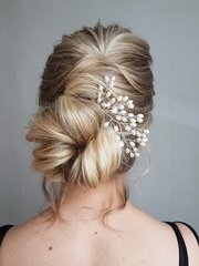 Высокие / Собранные, Пучок, С аксессуарами / Цветами / Фатой от Свадебный стилист Анна Кулакова 1
