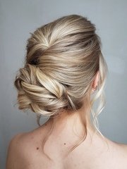 Высокие / Собранные, Локоны / Локоны на один бок, Пучок от Свадебный стилист Анна Кулакова 1