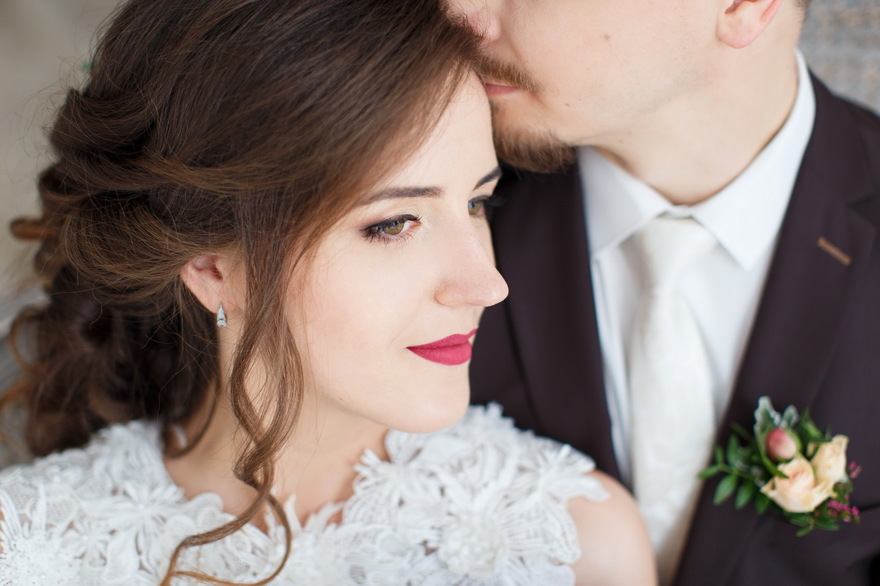 С аксессуарами / Цветами / Фатой, С плетением, Коса / Коса-пучок от Наталья Хилова 4