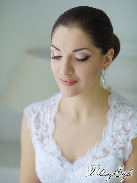 Высокие / Собранные, С аксессуарами / Цветами / Фатой, Пучок от Наталья Хилова 3