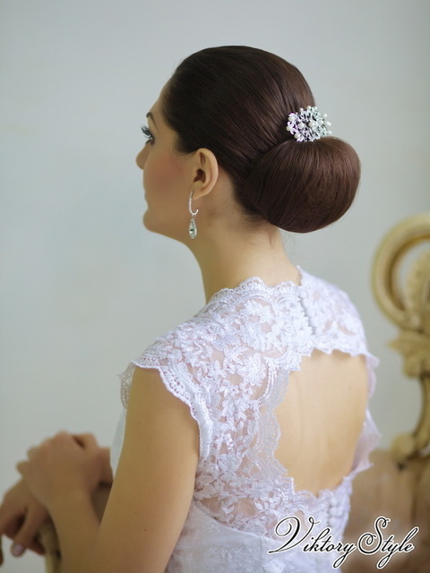 Высокие / Собранные, С аксессуарами / Цветами / Фатой, Пучок от Наталья Хилова 5