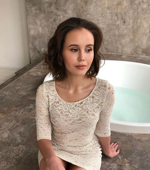 Распущенные, Волны, Локоны / Локоны на один бок от Свадебный стилист-визажист Дарья Бачурина 3