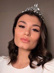 Локоны / Локоны на один бок, Распущенные, С аксессуарами / Цветами / Фатой от Alenanyamnyam 1