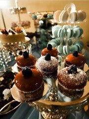 оттенки Белого, Голубой / Синий, Шоколад / Коричневый, Белый Сладкий стол 23 от Delish Cake 1