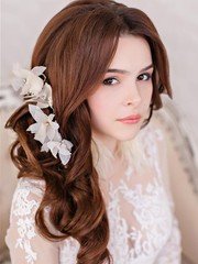 Коса / Коса-пучок, С аксессуарами / Цветами / Фатой от Anastasiya beverly hills 1