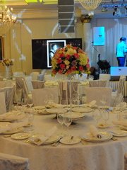 Столы и стулья гостей / Банкет в Классика от Студия декора и флористики Счастливые люди 2