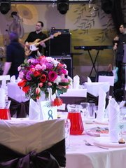 Столы и стулья гостей / Банкет в Классика от Студия декора и флористики Счастливые люди 1