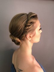 Высокие / Собранные, Пучок, С плетением от Свадебный стилист-визажист Дарья Бачурина 1