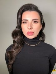 Локоны / Локоны на один бок, Распущенные, С аксессуарами / Цветами / Фатой от Свадебный стилист-визажист Дарья Бачурина 1