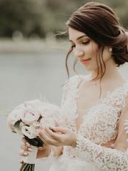 Локоны / Локоны на один бок, Пучок от Свадебный стилист-визажист Дарья Бачурина 1