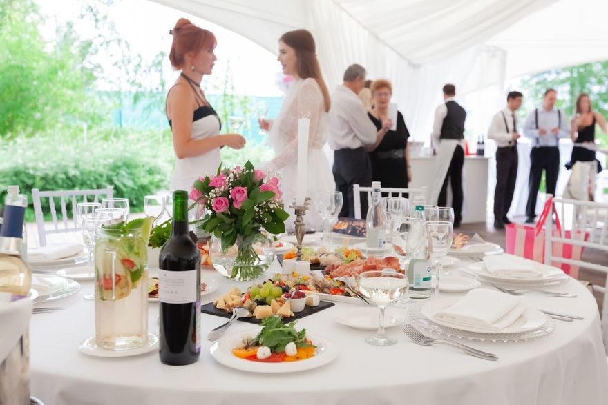 Свадьбы в яхт-клубе «Парк Рублево» Шатры в парке Рублево 2