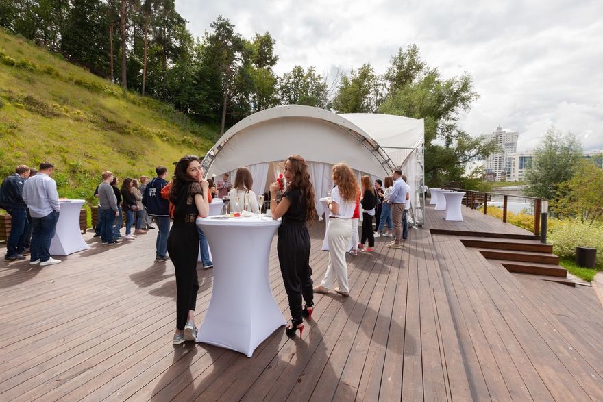 Свадьбы в яхт-клубе «Парк Рублево» Шатры в парке Рублево 8