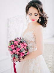 Высокие / Собранные, Локоны / Локоны на один бок от Салон красоты iconBRIDE 1