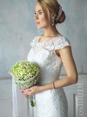 Высокие / Собранные, Пучок, С аксессуарами / Цветами / Фатой от Салон красоты iconBRIDE 1