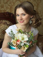 Высокие / Собранные, Пучок, С аксессуарами / Цветами / Фатой от Салон красоты iconBRIDE 2