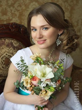 Высокие / Собранные, Пучок, С аксессуарами / Цветами / Фатой от Салон красоты iconBRIDE 2