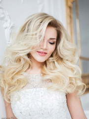 Локоны / Локоны на один бок, Распущенные от Салон красоты Архитектура Стиля 1