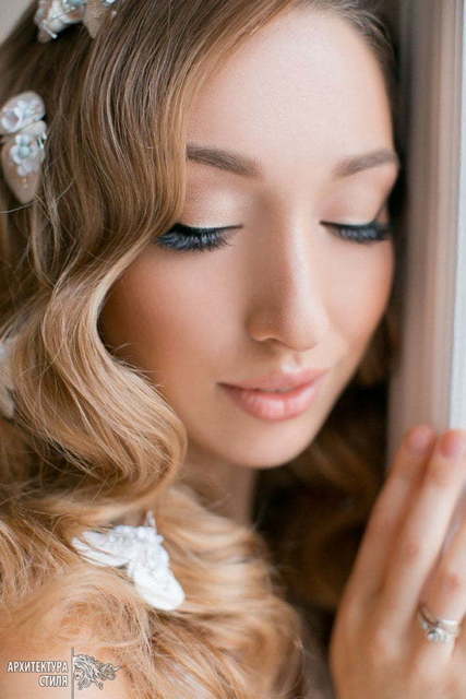 С аксессуарами / Цветами / Фатой, Распущенные, Волны от Салон красоты Архитектура Стиля 2