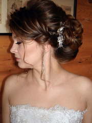 Высокие / Собранные, Пучок, С аксессуарами / Цветами / Фатой, С плетением от Свадебный стилист Виктория Брайт 2