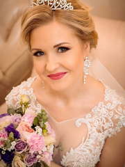 Высокие / Собранные, Пучок, С аксессуарами / Цветами / Фатой от Свадебный стилист Виктория Брайт 1