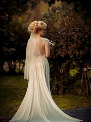 Высокие / Собранные, Пучок, С аксессуарами / Цветами / Фатой от Свадебный стилист Виктория Брайт 2