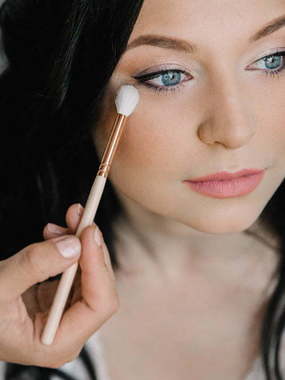 Волны, Локоны / Локоны на один бок, Распущенные от Свадебный стилист Лёля Садовка 2