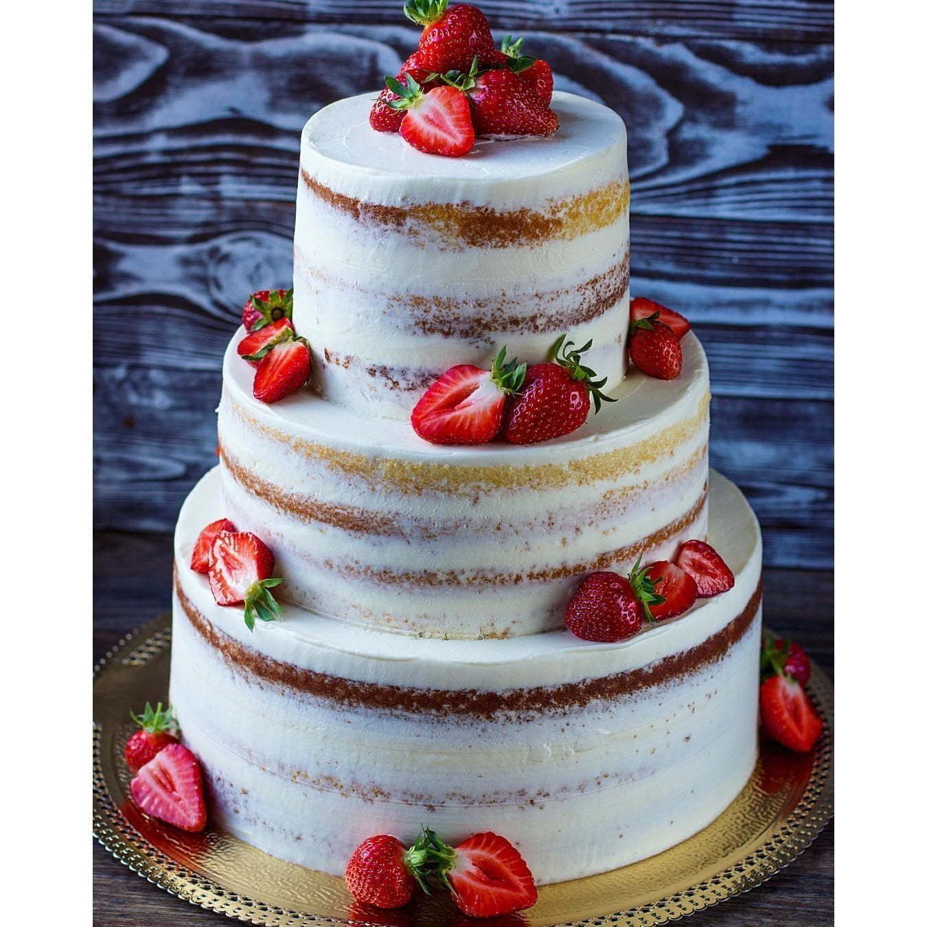 Фото трехъярусного. Трехъярусный торт. Свадебный торт без мастики. Свадебный торт трехъярусный. Трехэтажный свадебный торт.