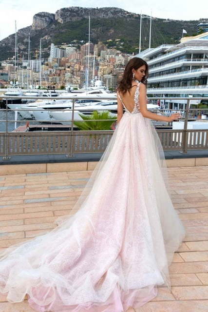 Свадебное платье Andrea. Силуэт А-силуэт, Прямое. Цвет Персик / Оранжевый, оттенки Розового. Вид 2