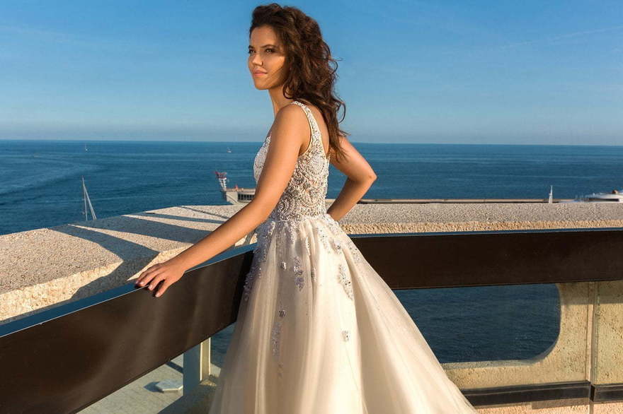 Свадебное платье Carven. Силуэт А-силуэт. Цвет Айвори / Капучино, Белый / Молочный, Персик / Оранжевый. Вид 3