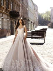 Свадебное платье Avrora. Силуэт А-силуэт. Цвет Белый / Молочный, оттенки Розового. Вид 1