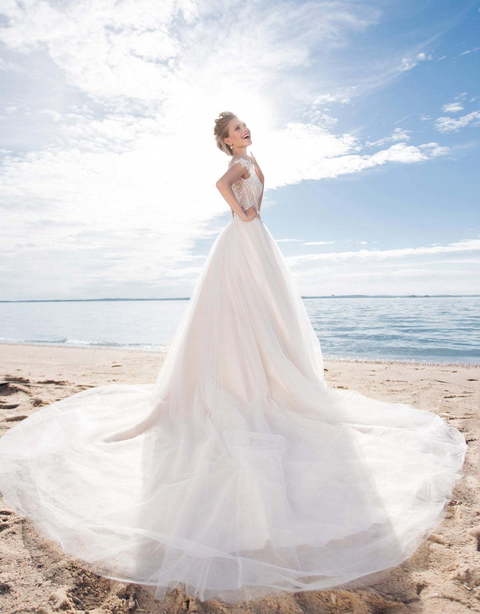 Свадебное платье Kon Tiki. Силуэт А-силуэт, Прямое. Цвет Белый / Молочный, Персик / Оранжевый. Вид 3