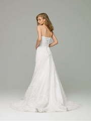 Свадебное платье Chantilly 3. Силуэт А-силуэт. Цвет Белый / Молочный. Вид 2