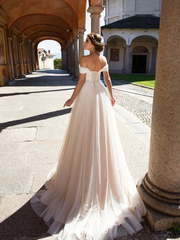 Свадебное платье Delancy. Силуэт А-силуэт, Прямое. Цвет Белый / Молочный, Айвори / Капучино, Персик / Оранжевый. Вид 2