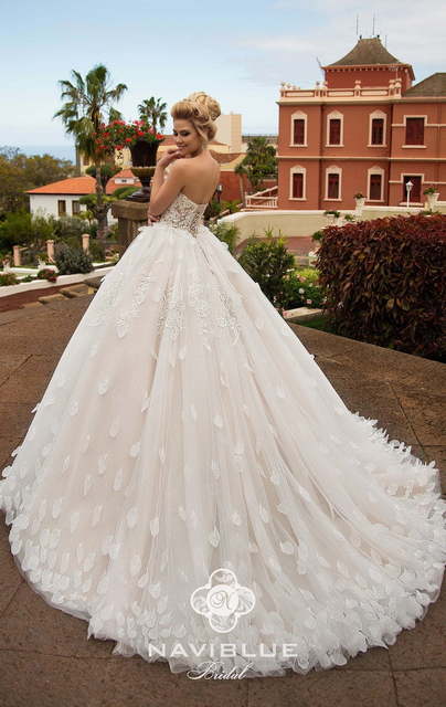 Свадебное платье Lori. Силуэт Пышное, А-силуэт. Цвет Айвори / Капучино, Белый / Молочный. Вид 2