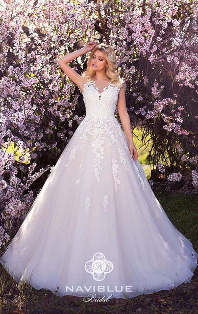 Свадебное платье Lanett. Силуэт Пышное, А-силуэт. Цвет Белый / Молочный, Лавандовый / Фиолетовый, оттенки Розового. Вид 3