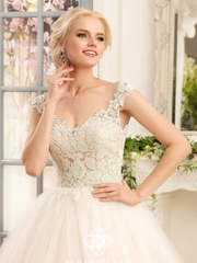 Свадебное платье Klaudia. Силуэт Пышное, А-силуэт. Цвет Айвори / Капучино. Вид 1