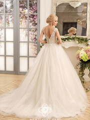 Свадебное платье Klaudia. Силуэт Пышное, А-силуэт. Цвет Айвори / Капучино. Вид 2