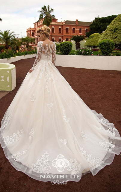 Свадебное платье Laura. Силуэт Пышное, А-силуэт. Цвет Айвори / Капучино, Белый / Молочный, Персик / Оранжевый. Вид 2