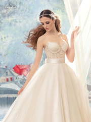 Свадебное платье Соловей. Силуэт Пышное, А-силуэт. Цвет Айвори / Капучино. Вид 2