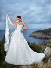 Свадебное платье Amalia. Силуэт А-силуэт. Цвет Белый / Молочный. Вид 1