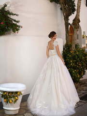 Свадебное платье Ornella. Силуэт Пышное, А-силуэт. Цвет Айвори / Капучино. Вид 2