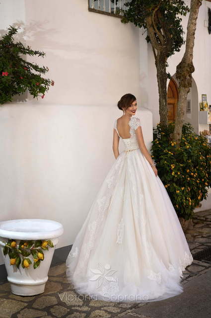 Свадебное платье Ornella. Силуэт Пышное, А-силуэт. Цвет Айвори / Капучино. Вид 2