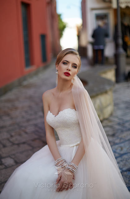 Свадебное платье Valeria. Силуэт А-силуэт. Цвет Белый / Молочный, оттенки Розового. Вид 4