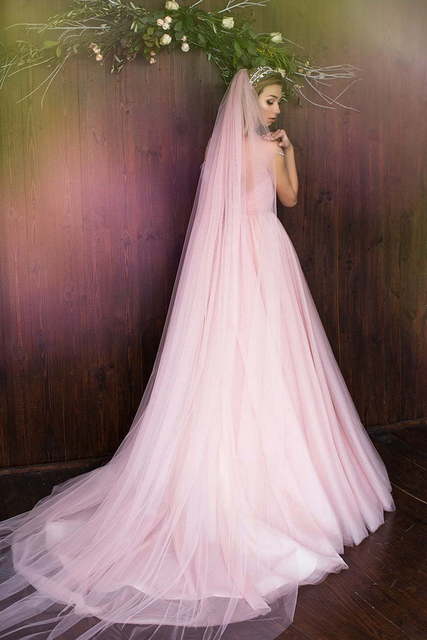 Свадебное платье Dramatic Gladiolus. Силуэт А-силуэт. Цвет оттенки Розового. Вид 3