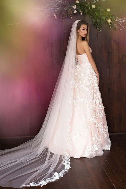 Свадебное платье Royal Orchid. Силуэт А-силуэт. Цвет оттенки Розового. Вид 2