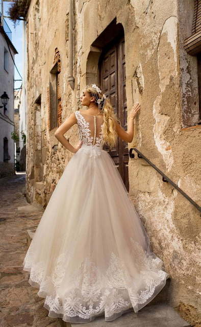 Свадебное платье Angelika. Силуэт Пышное, А-силуэт. Цвет Айвори / Капучино. Вид 2