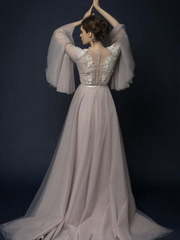 Свадебное платье Lilla. Силуэт А-силуэт, Прямое. Цвет Пепельный / Металлик, оттенки Розового, Лавандовый / Фиолетовый. Вид 2