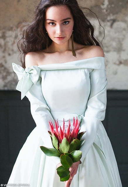 Свадебное платье Adelphi. Силуэт А-силуэт. Цвет Белый / Молочный, оттенки Зеленого. Вид 10