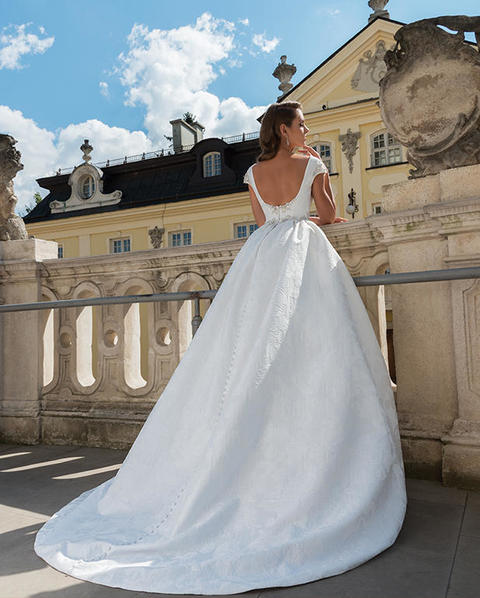 Свадебное платье Dzhakarda. Силуэт А-силуэт. Цвет Белый / Молочный. Вид 2